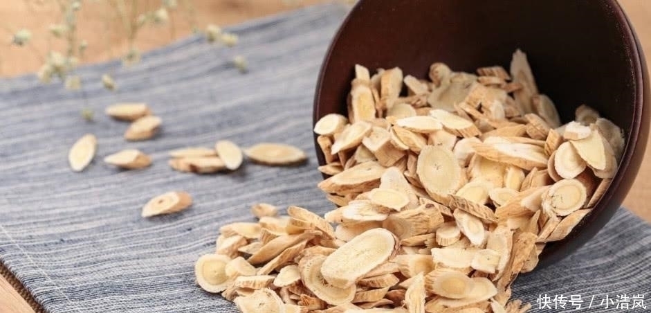 气血|黄芪和“它”天生一对,女人经常吃一点,气血双补,延缓衰老