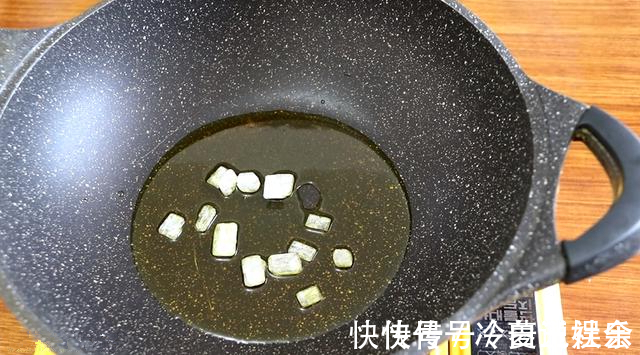 香菇|黄焖鸡别再出去吃了,在家就能轻松学会,就着汤汁可以吃一大碗饭