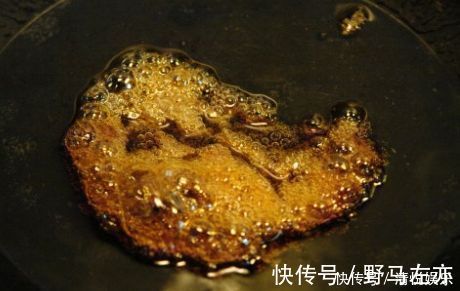 炒糖色,直接放冰糖大错特错,多加这一步,糖色红亮不粘锅