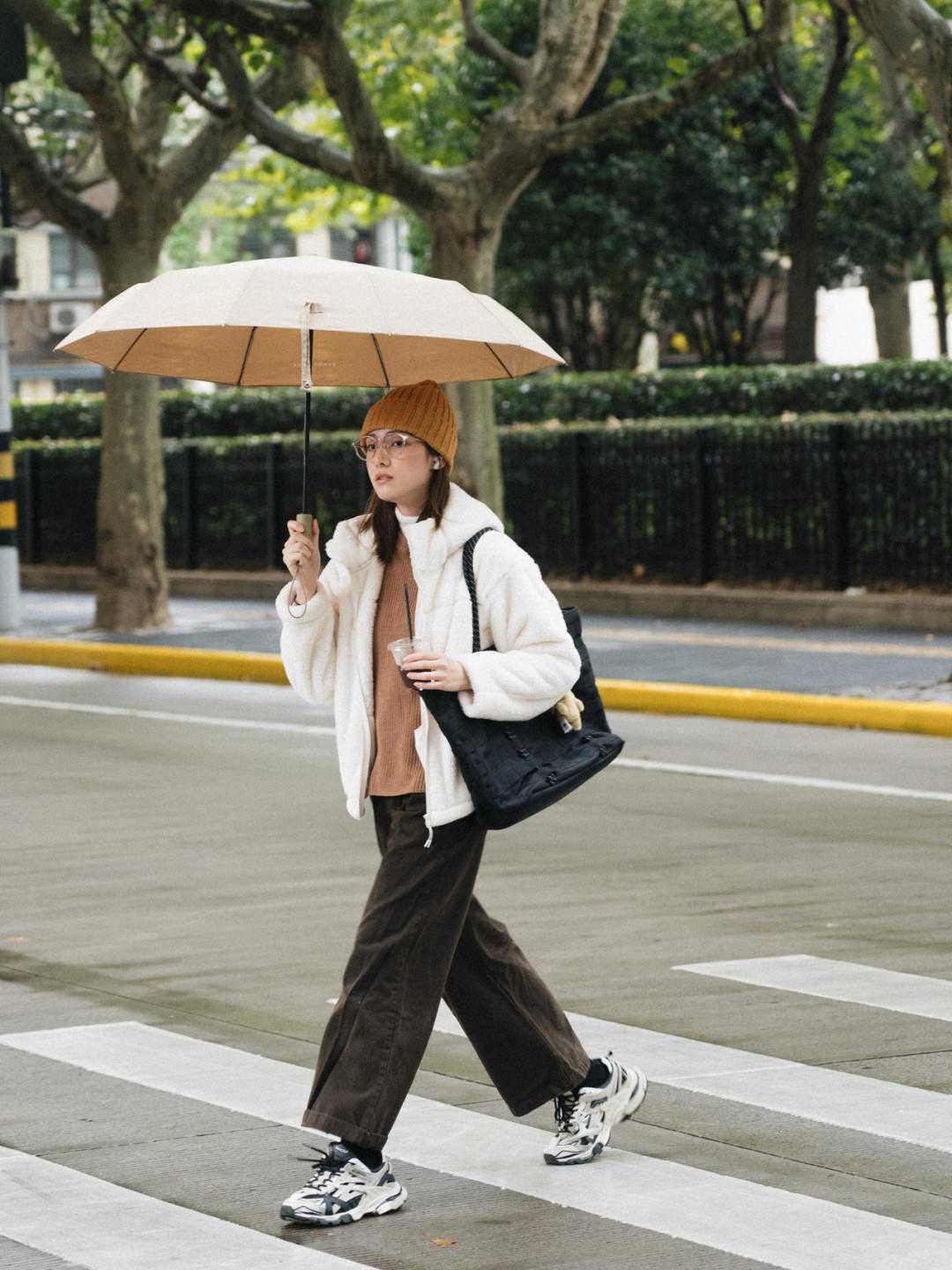 保暖|上身不臃肿!百搭还保暖的“摇粒绒”外套火了,让你穿上不想脱