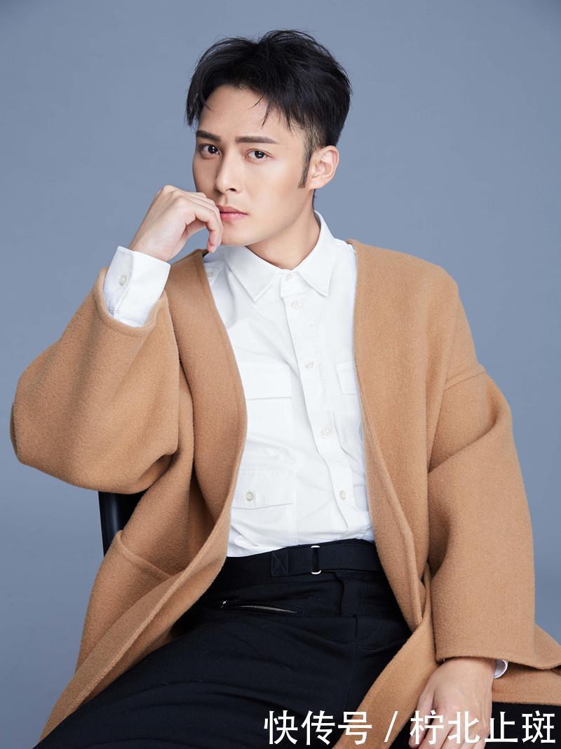 驼色大衣显高级又温暖,颜色款式却差不多,该怎么挑选适合自己的