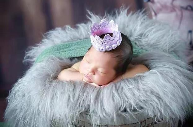 衣服|“满月照”成圈套,越来越多的父母往里跳,娃不哭闹却受罪