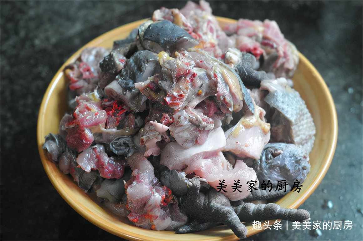 秋天干燥，一道“土匪菜”常上桌，3种食材1锅烧，好吃又养胃！