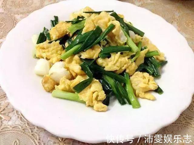 施肥|阳台种小葱，注意3点，叶子猛蹿，割了一茬又一茬，收获不断！