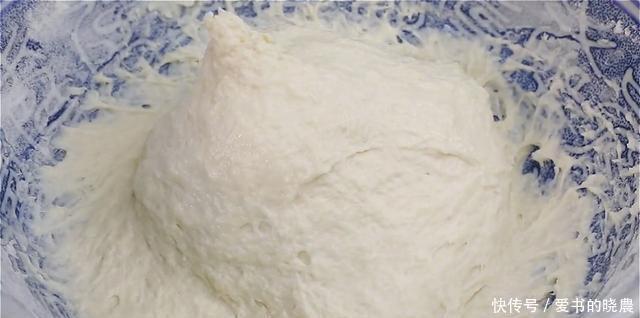 香甜|早餐试试这样做,不用揉不用擀,筷子搅一搅,出锅香甜松软,真香