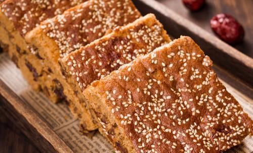 想吃枣糕不用买,在家3块钱就能做,香甜蓬松不塌陷,枣香味十足