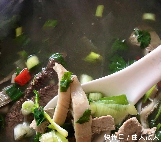 羊杂汤，热乎乎的，暖身暖心