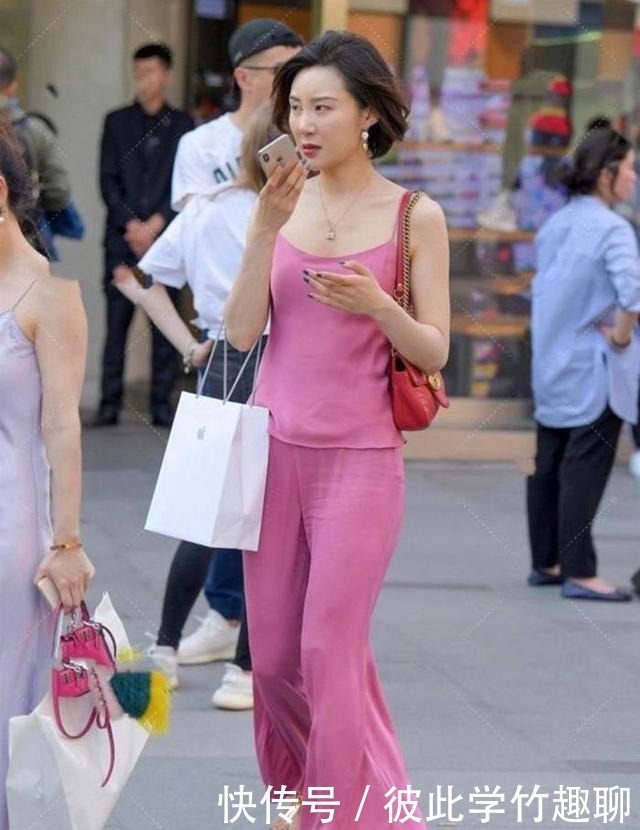 女人30+又如何?搭配粉色系衣服,清爽减龄,穿出少女感