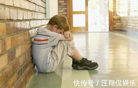 医生|8岁儿子喜欢摸妈妈胸,医生指明原因,宝妈羞愧低下头