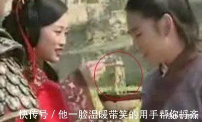 |搞笑的穿帮镜头,赵丽颖的小胡子贴歪了,网友导演你是在考验观众眼力吗