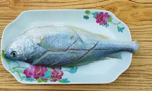 做鱼时，去腥加酒加醋是不正确的！这才是最好吃做法，上桌就扫光