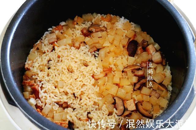 西兰花|白萝卜焖饭的做法，电饭煲简单一焖，连吃2碗才过瘾
