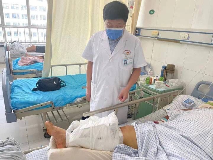 患者|齐鲁医典｜“奇迹”上演！济南这位大夫让高位截瘫患者重新站起来
