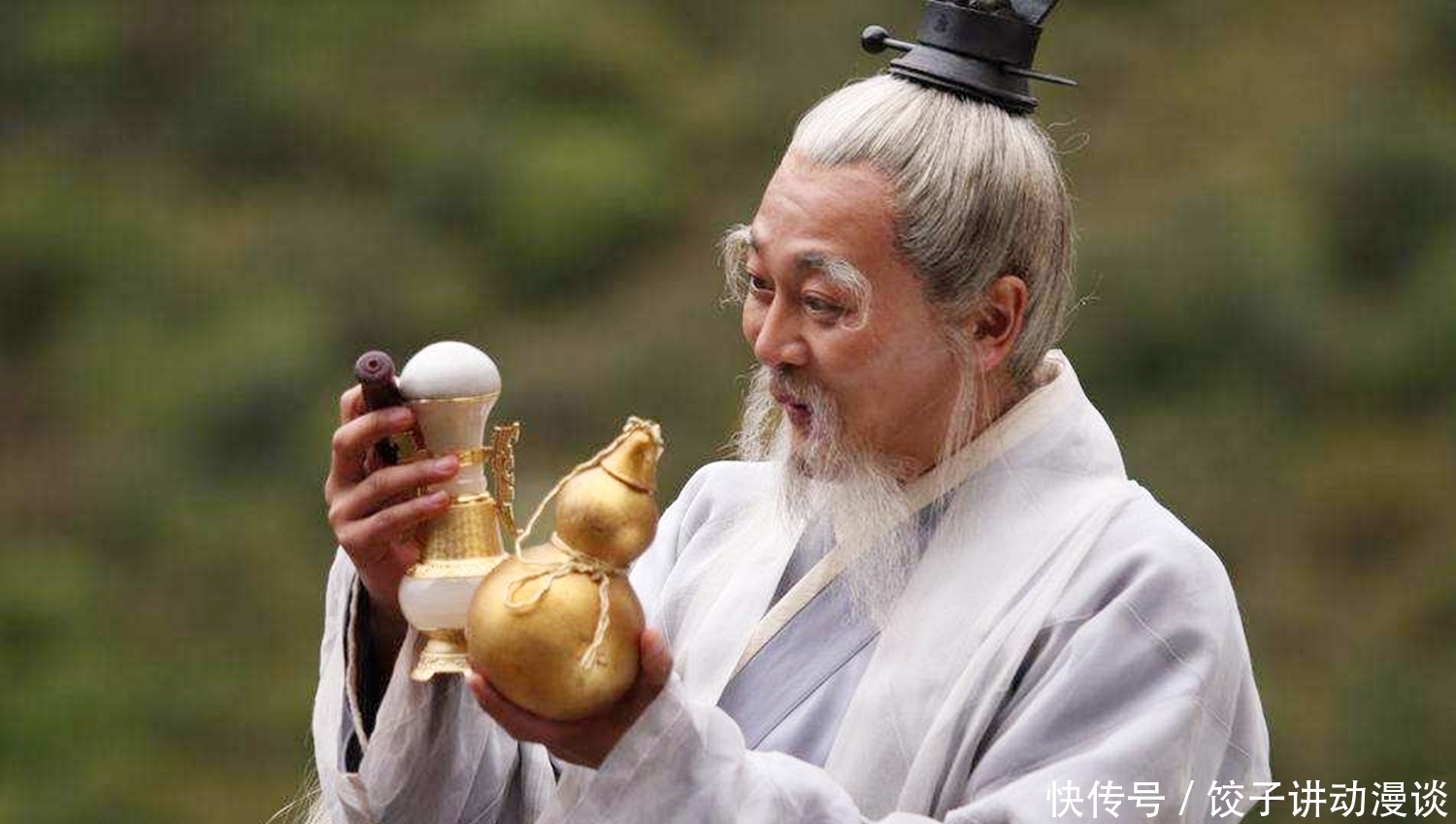 下手|严嵩位高权重,又深得皇帝信任,怎么扳倒他?徐阶:从严世藩下手