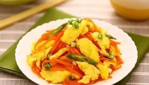 明亮|胡萝卜和此物一起炒,眼睛明亮了,大肚腩不见了,延缓衰老更年轻