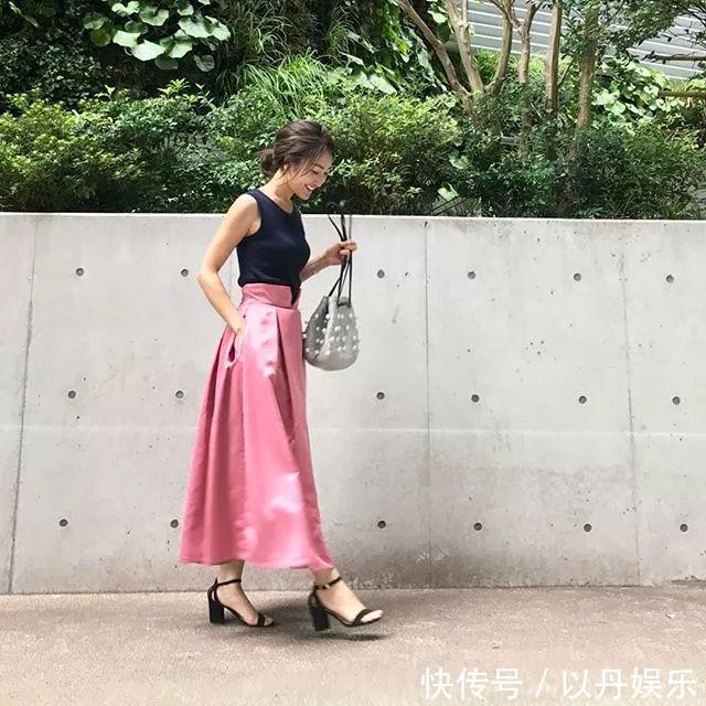 看了这位日本妈妈的40+穿搭,一年四季的穿搭,精致又优雅
