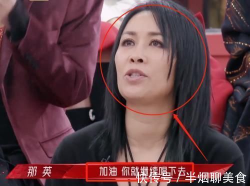 节目|同样是唱歌失误,袁姗姗贾青的反应却不同,演员和歌手的区别太明显