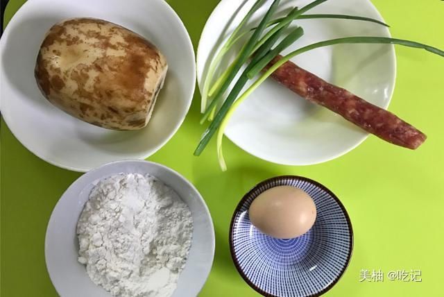 想不到莲藕还能这样吃，一搅一煎，做成早餐营养丰富