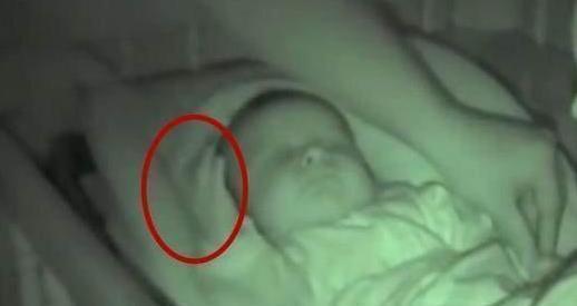 照片|当这对夫妇晚上起来照看孩子的时候,他们拍下了难以置信的照片,让他们大开眼界