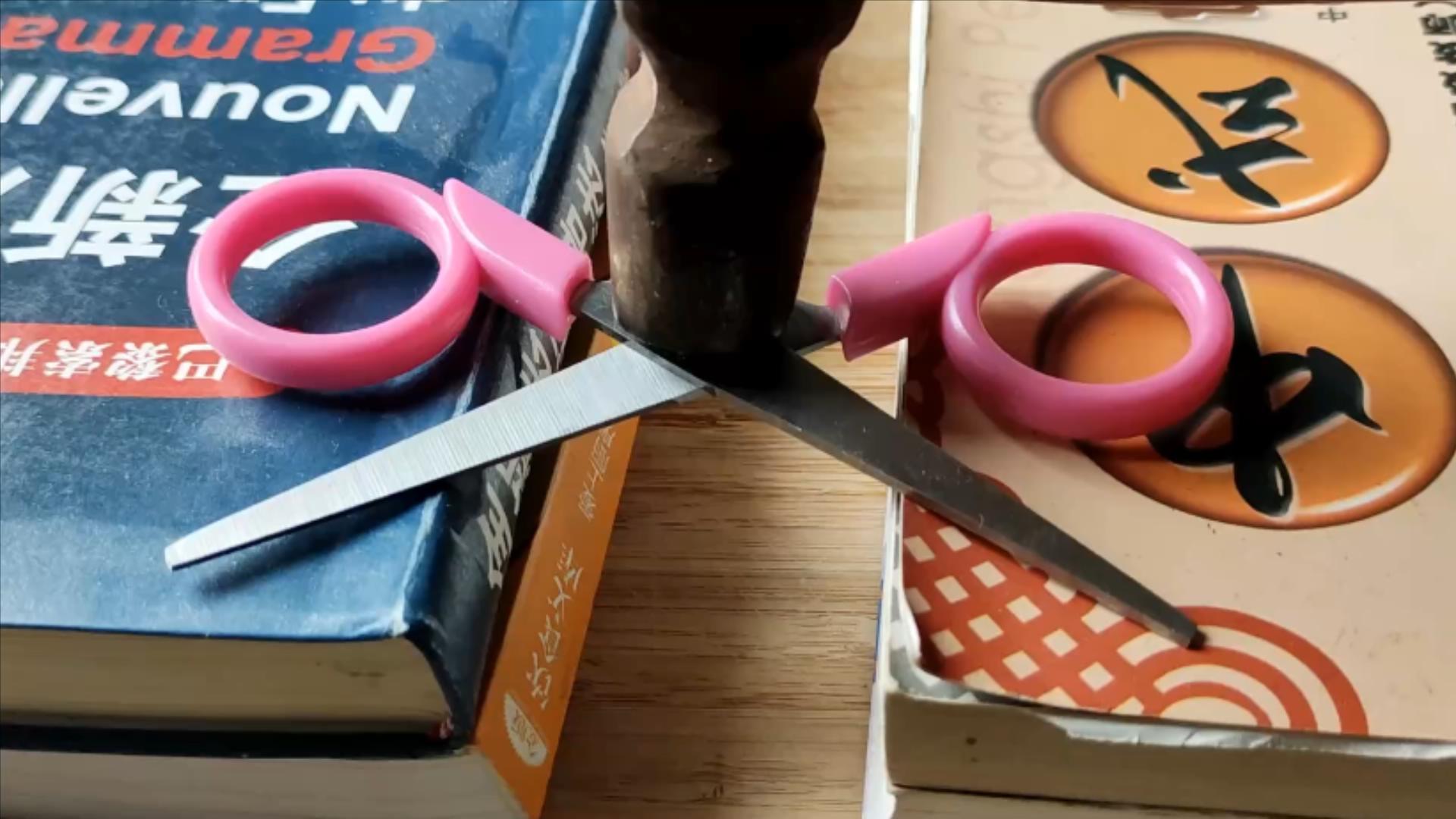 不管剪刀有多钝,学会一招,立马锋利如新,剪棉花非常轻松简单