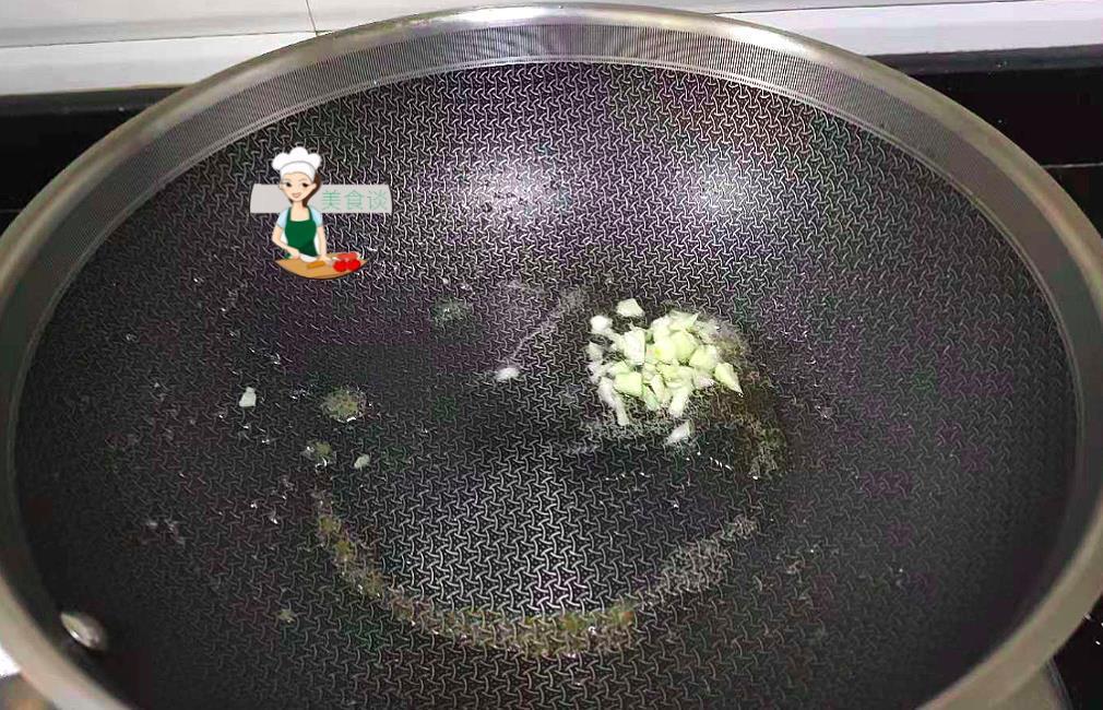 爽口|夏天记得多吃此,简单一炒,鲜滑爽口,低脂饱腹,多吃还美白嫩肤