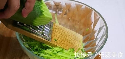 营养|萝卜做馅时，最忌焯水或油炒，教你一招，萝卜香甜营养还不流失