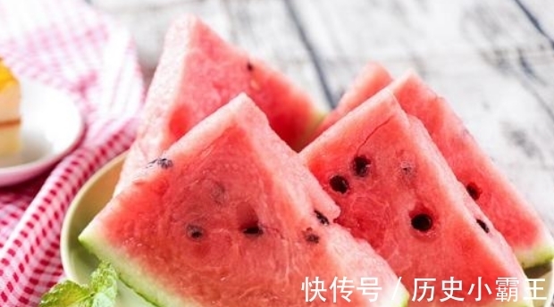 果糖|隔夜西瓜能吃吗?包保鲜膜冷藏会不会坏?别吃错了,不然自己受罪