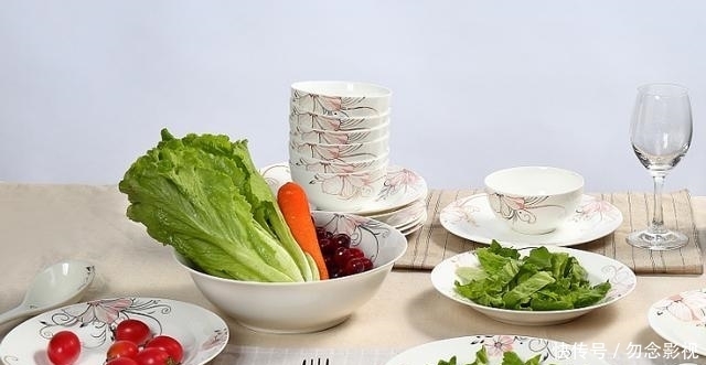 健康|餐具里带图案的不要再用了,百害而无一利,不能因美观而忽略健康