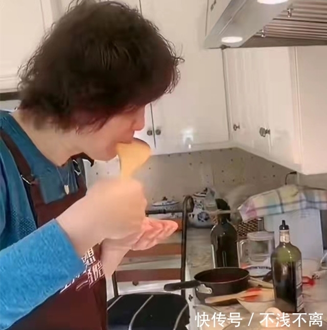 郎平指导|郎平变身家庭主妇!头发蓬松一脸轻松,一动作被网友大赞接地气