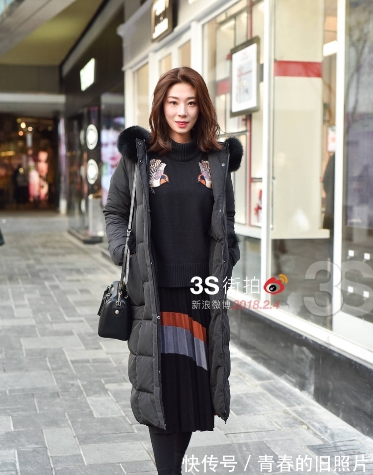 深色系|街拍:时髦都市美女灵活玩转穿搭,学习一下,下次自信满满去逛街
