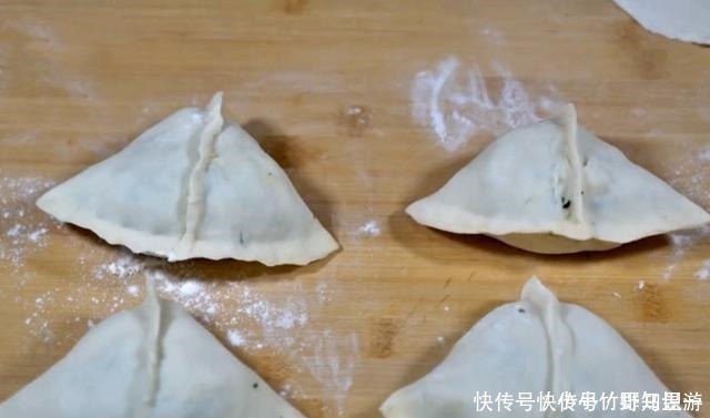 想吃韭菜盒子不要出去买,教你在家做,外酥里鲜,比饺子还好吃