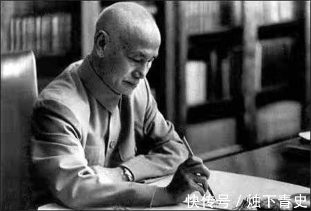 chiang#1935年毛主席作一首《念奴娇》,2006年一同济副教授因无知出洋相