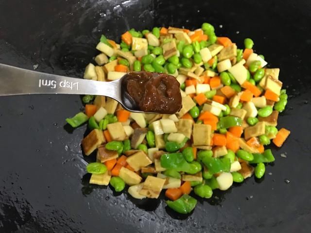 杏鲍菇|夏天易出汗，多吃这道菜，4种食材一起炒，解暑开胃，没肉也下饭