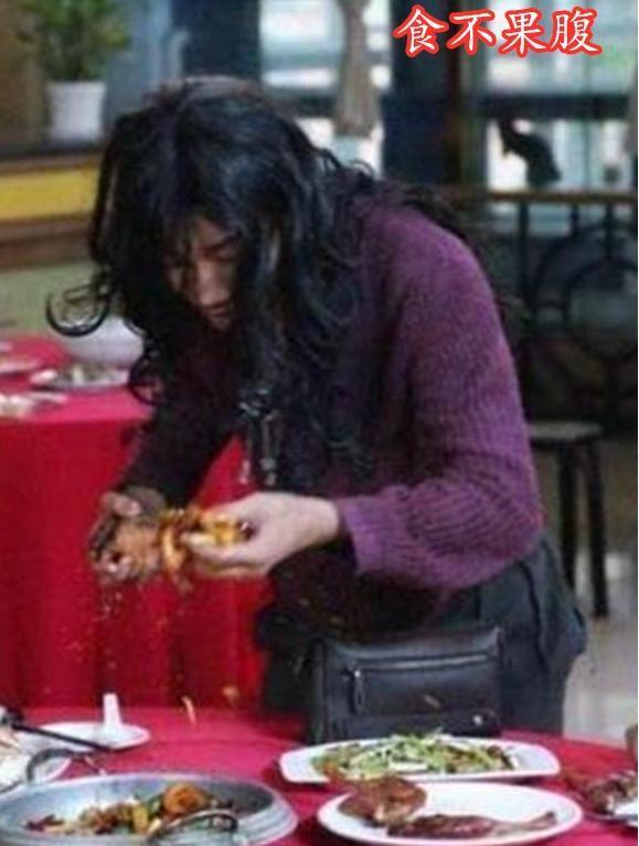 大饼|他被称为“巨婴懒人”,吃饭靠喂、走路靠扁担挑,结局警醒家长