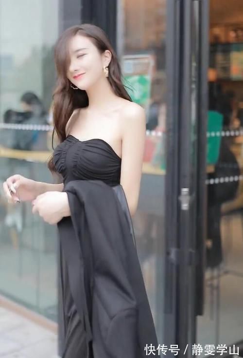 一身黑色 都市女郎风的形象,一身单调黑色,凸显出高级感