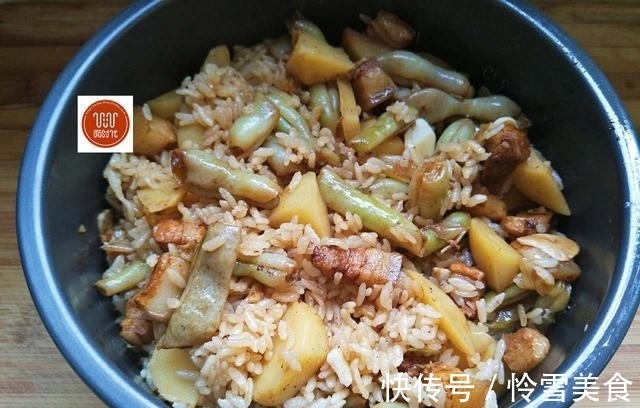 五花肉|真正的豆角土豆焖饭，全程只需要一个电饭煲，一碗不够想来第二碗