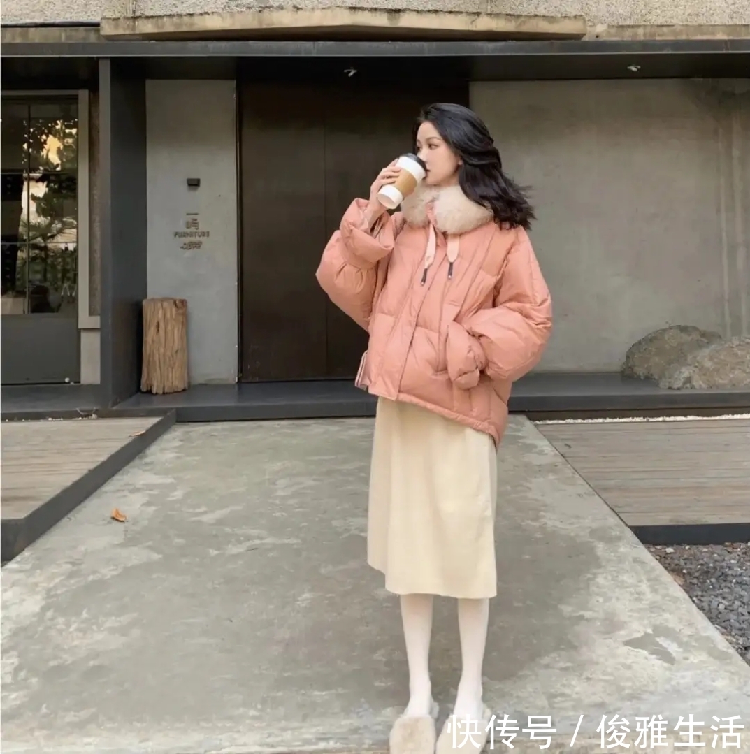搭配 今年冬季,羽绒服流行穿“短”不穿长,学会这样搭配,真显高