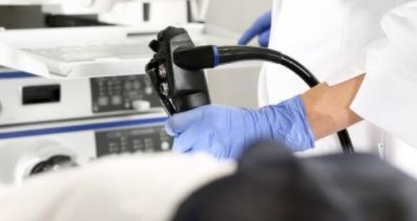 46岁男子凌晨肠癌离世，大夫怒斥道：都是一张嘴