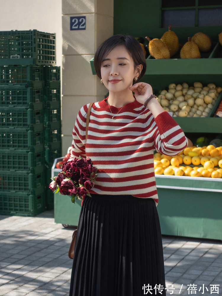 条纹衫 春天不一定穿衬衫才好看,穿针织衫搭配半身裙,裤子照样时髦高级