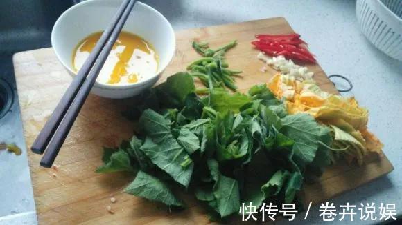 南瓜花|农村的4种花，味道比“鸡肉”香，煎炒煮汤，是一道美味！