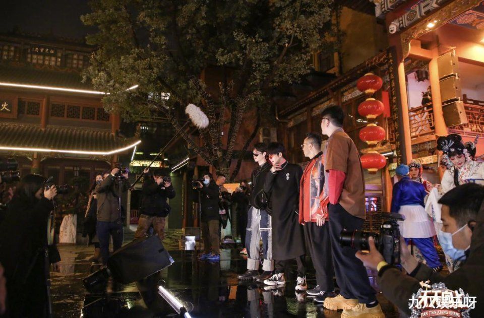 《天天向上》布置新家，节目组安排重量级物品，专属王一博一人