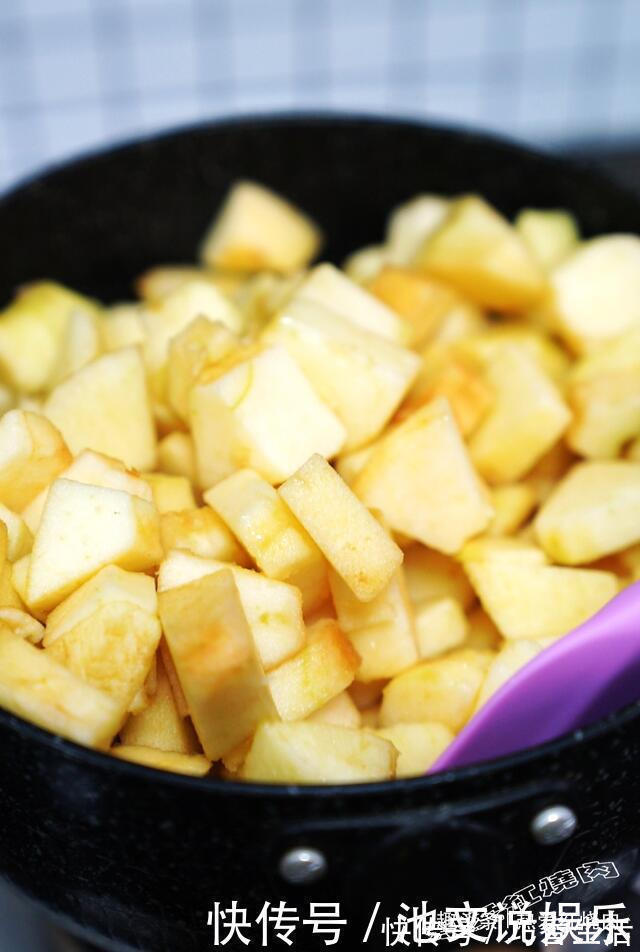 苹果的这个吃法太棒了，外酥里嫩又香甜，关键是做法简单不用和面
