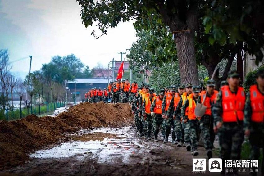 新绛|武警彻夜奋战 汾河山西新绛段决口合龙