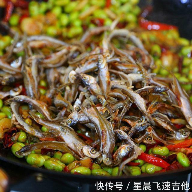 毛豆|香辣毛豆米炒小鱼干,看起来好开胃的样子