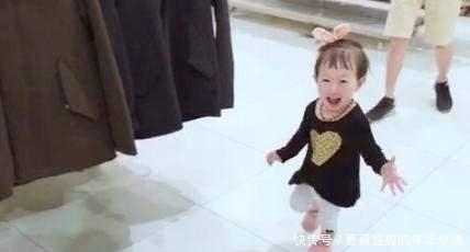 走散|3岁女孩跟爸爸走散,求助保安叔叔后,广播报出爸爸名字全场笑喷