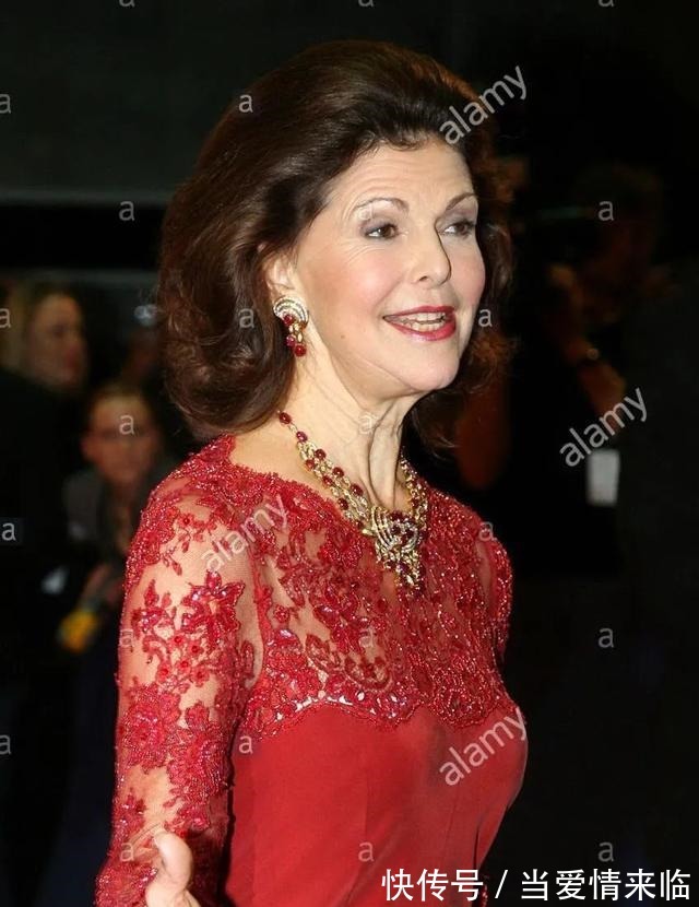 耳环 新年就是要红!王室红宝石珠宝看起来!