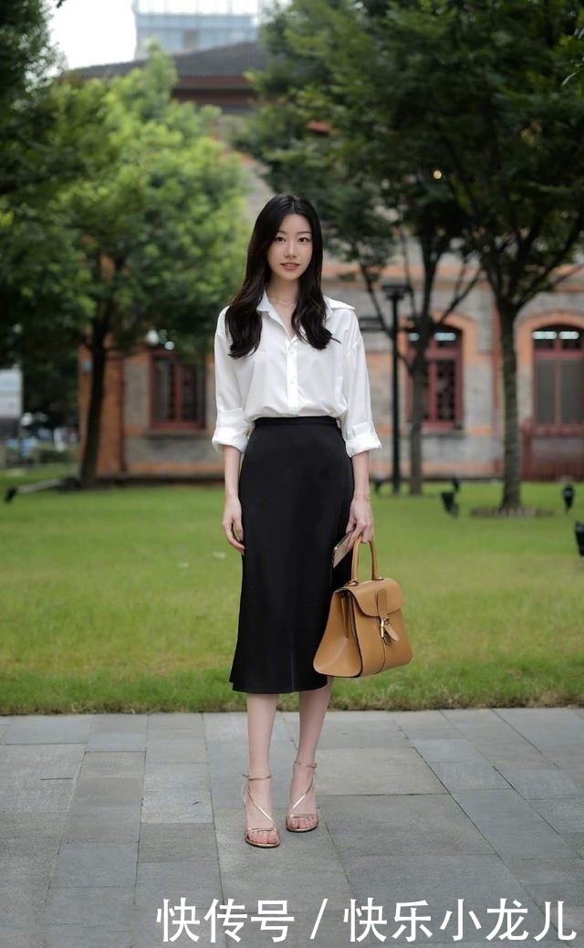 时尚穿搭,小姐姐身上穿的这件针织衫,还带有一丝的小性感