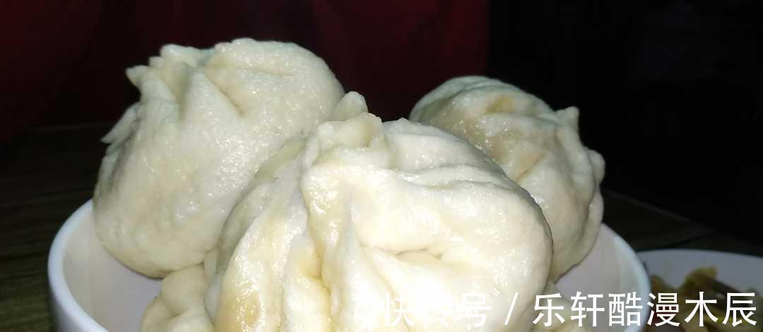 颗粒面|做了一锅素馅包子，吃起来味道很鲜香，刚出锅香极了