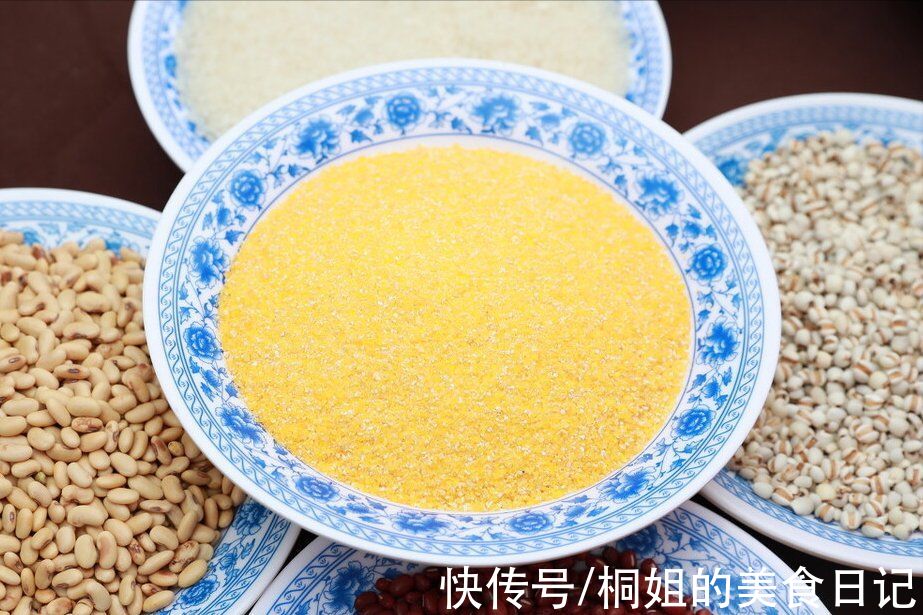 保鲜膜|秋天多吃粗粮好处多，玉米面这样做，香甜松软，比馒头还好吃