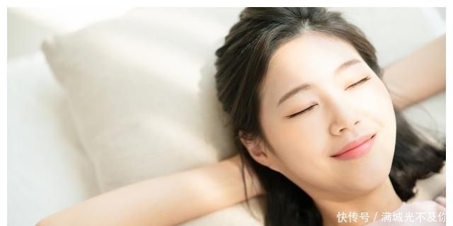 秃头女孩|晚上睡觉爱“散头发”多数女生搞错了,小心变成了“秃头女孩”